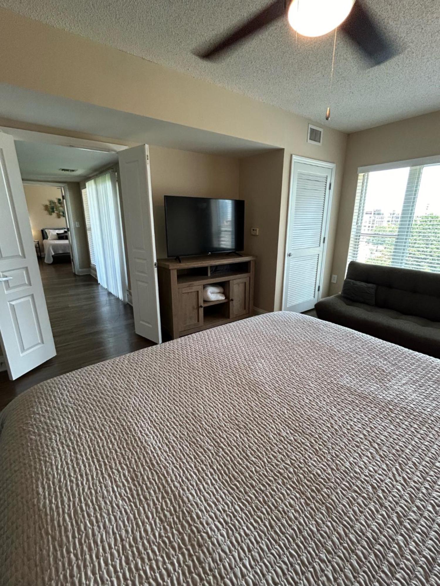Spacious 2 Bedroom 2 Bathroom Apartment With Balcony In Uptown Charlotte! City Views & Free Parking! Экстерьер фото
