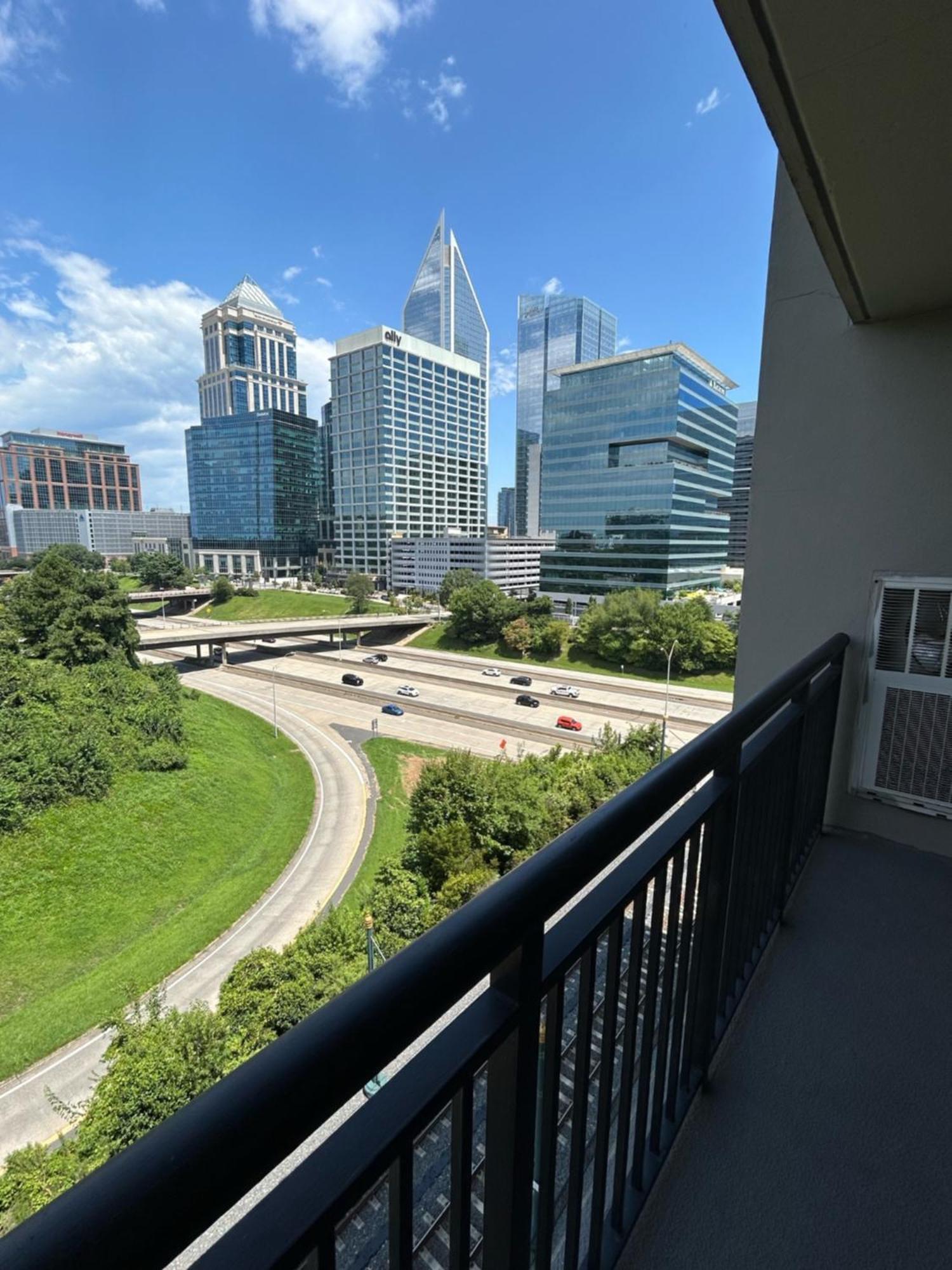 Spacious 2 Bedroom 2 Bathroom Apartment With Balcony In Uptown Charlotte! City Views & Free Parking! Экстерьер фото